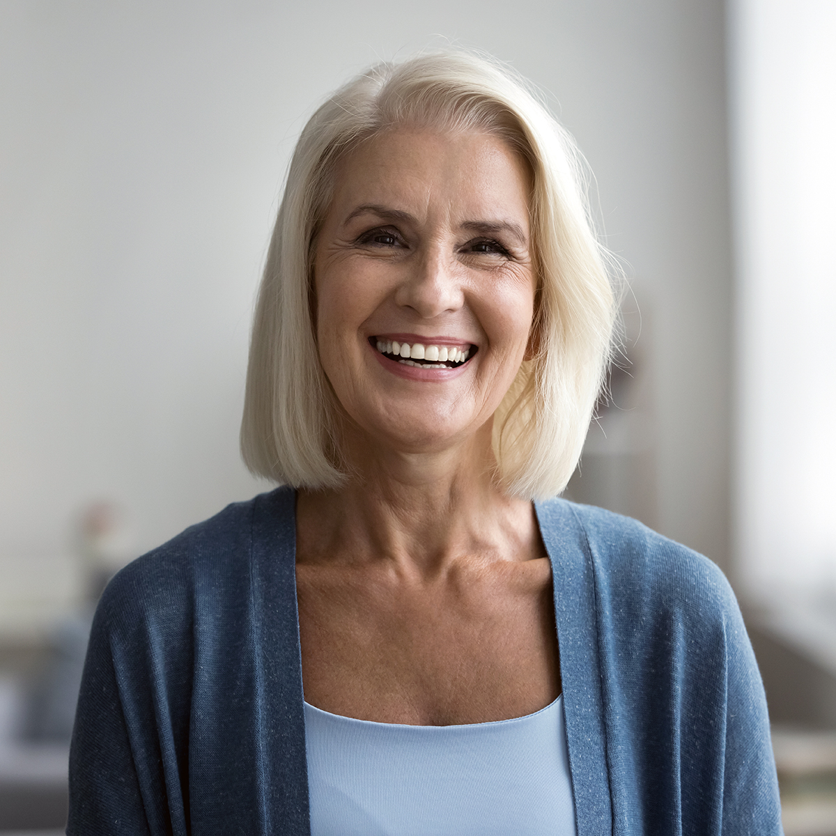 Patient enjoying a smooth cataract surgery recovery at home